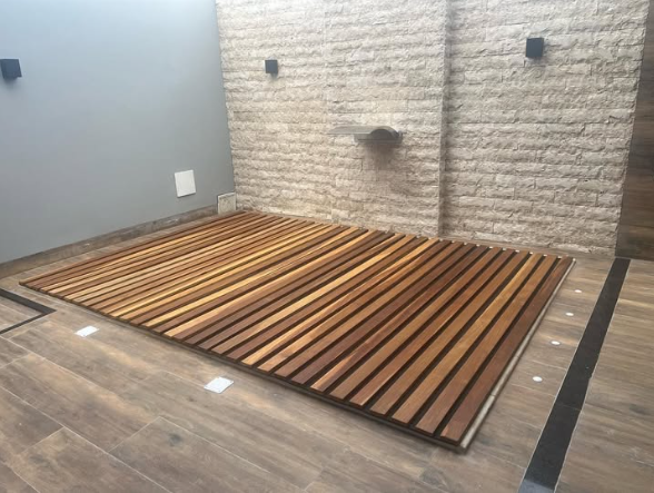 Piscina com capa automática